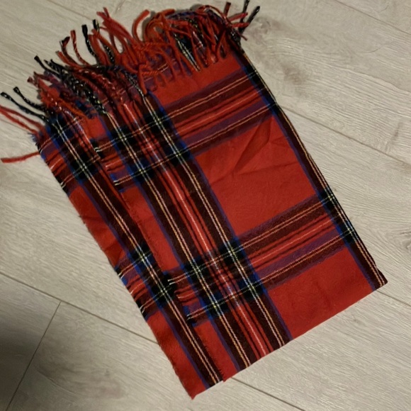 CLEO TARTAN Scarves Wraps x 2 Red Green Black LIKE NEW - Picture 3 of 6